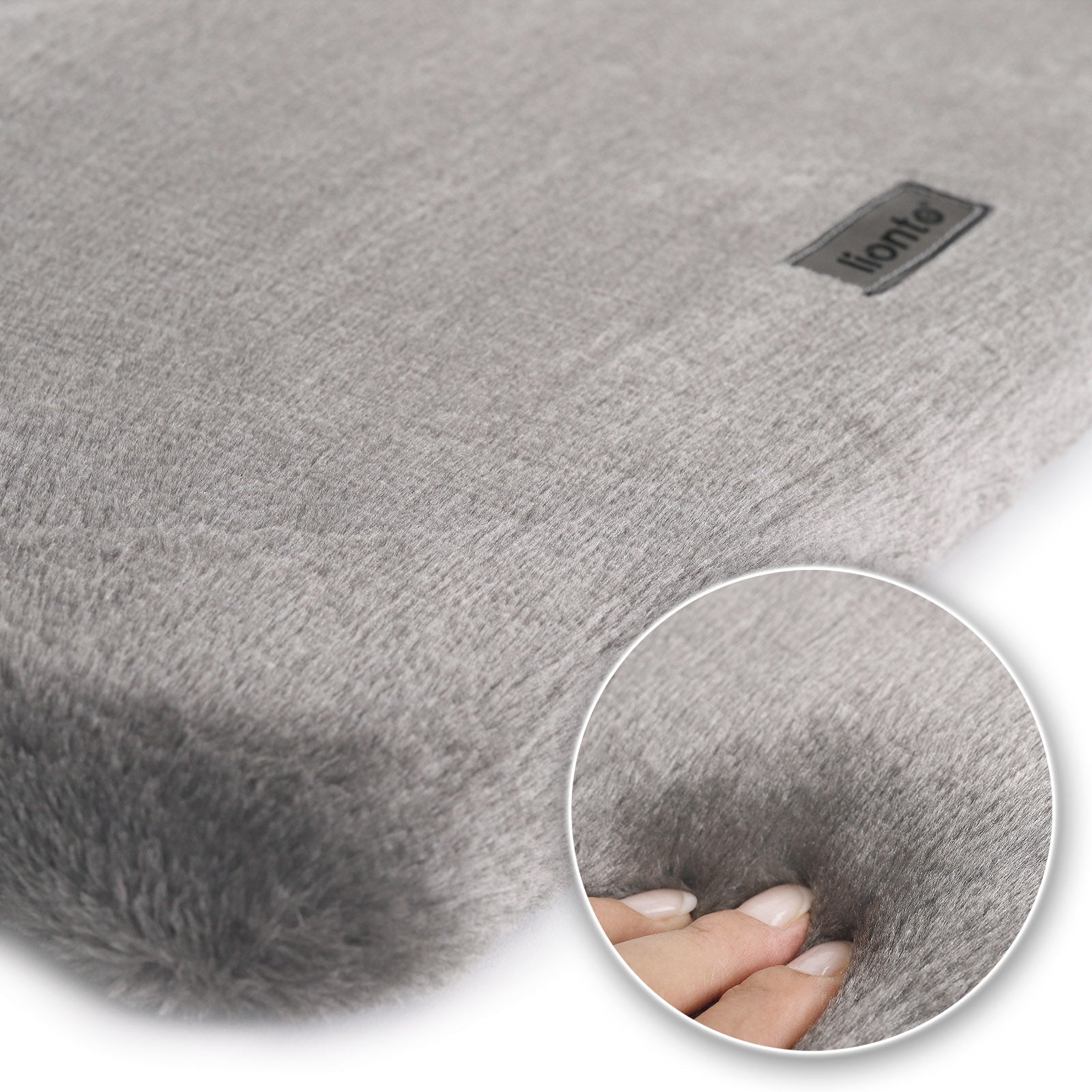 Tumbona para gatos en el alféizar de la ventana