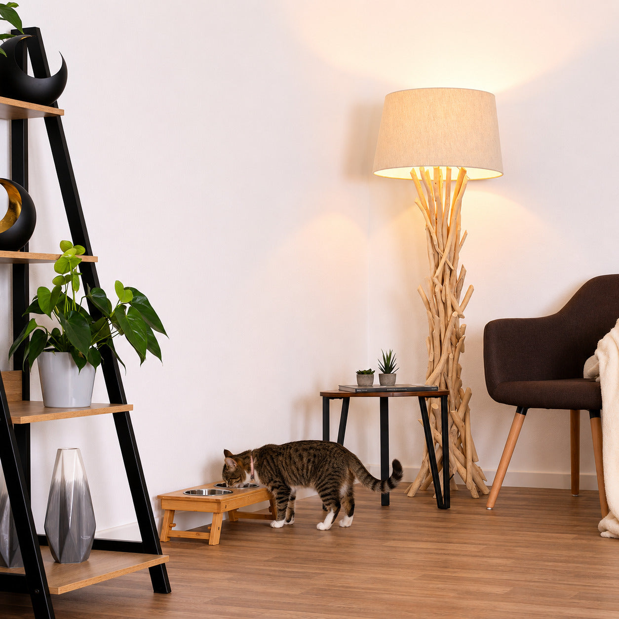 Comedero de bambú para gatos