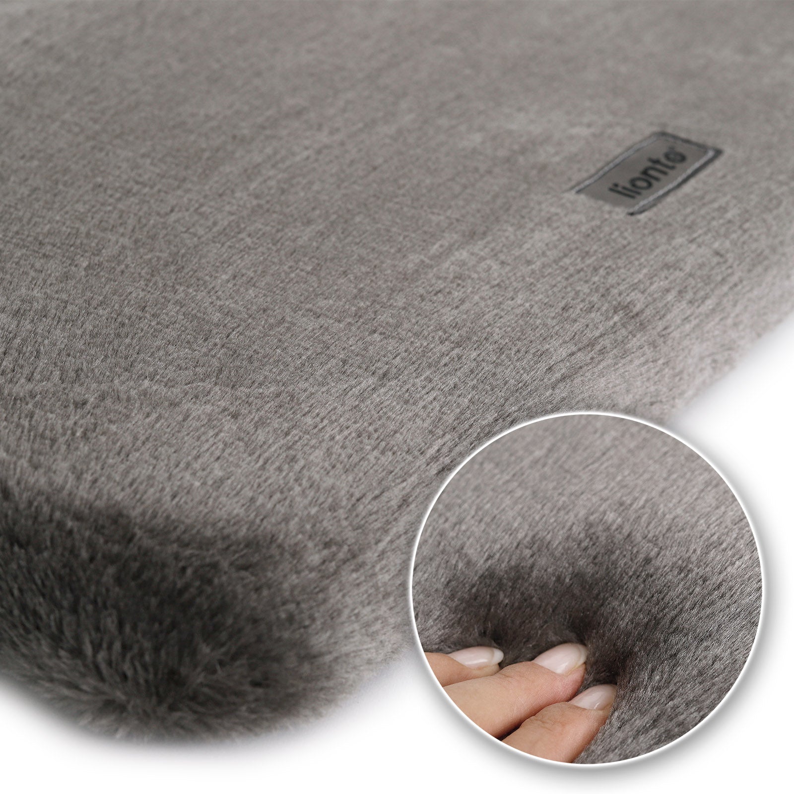 Tumbona para gatos en el alféizar de la ventana