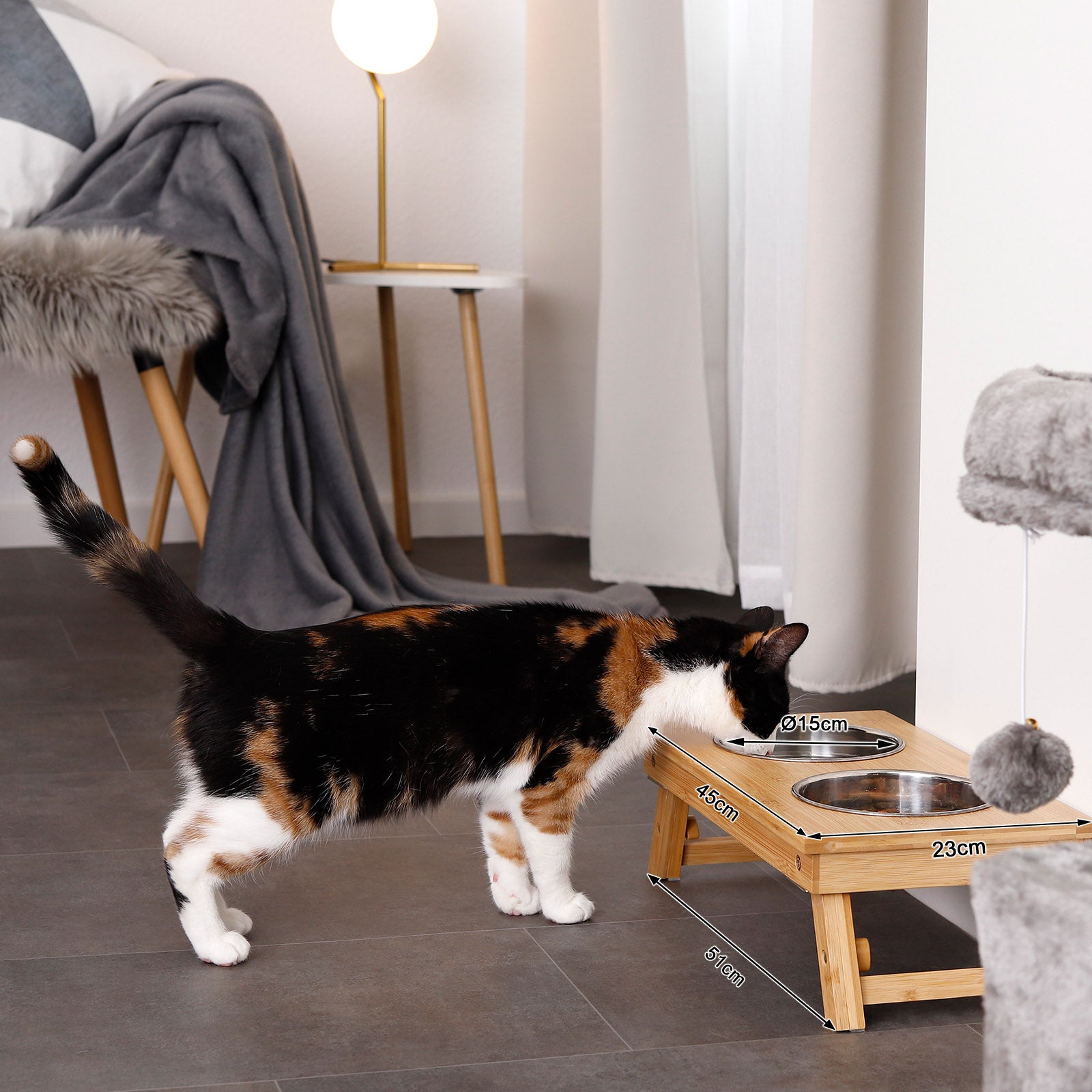 Comedero de bambú para gatos